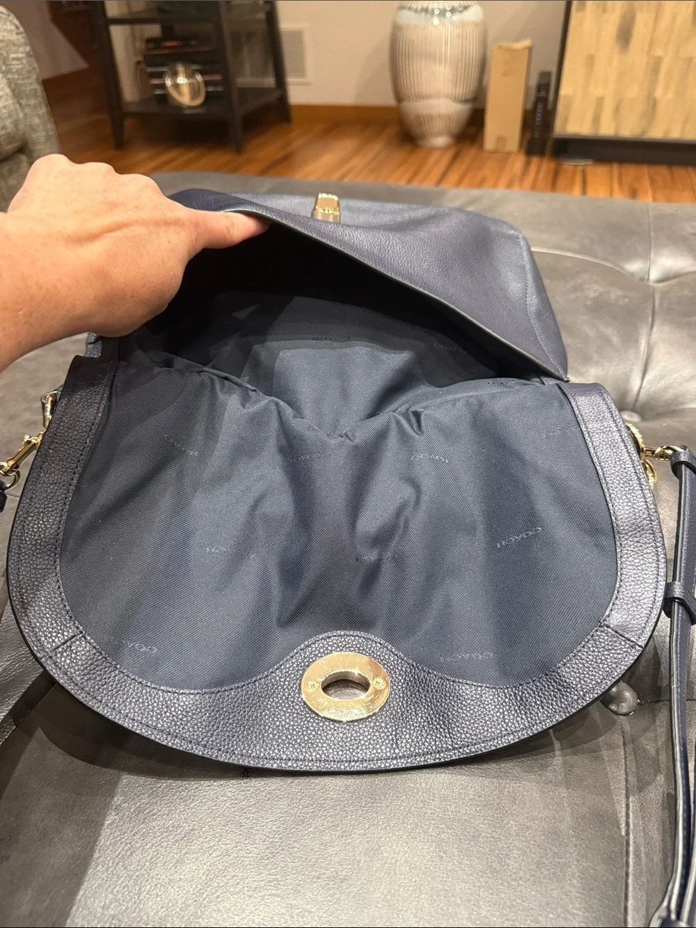Coach Turnlock Hobo Bag Navy Blue Pebbled Leather Gold-Tone Hardware